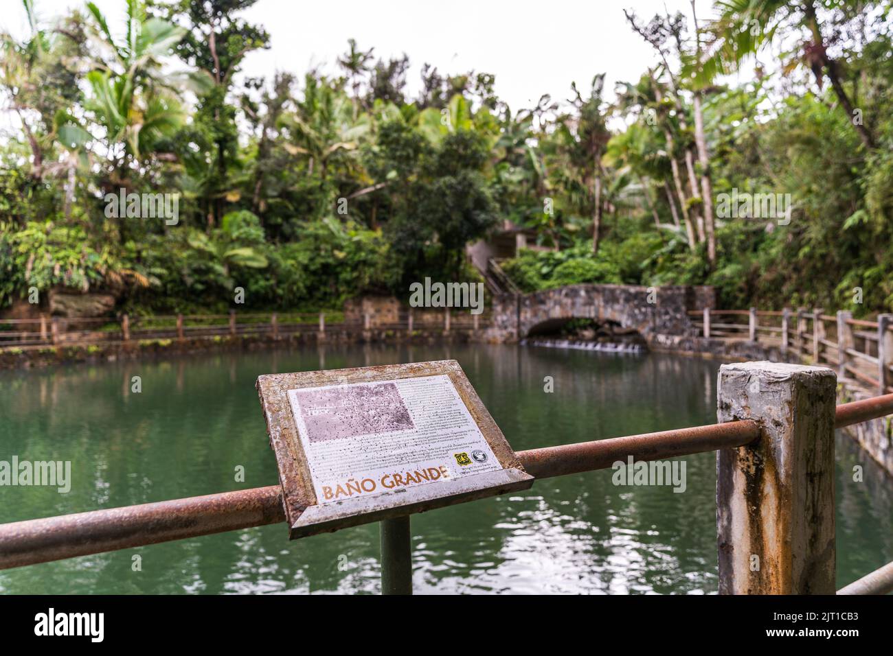 Panneau d'information à la zone de baignade de Bano Grande dans la forêt El Yunque de Porto Rico Banque D'Images