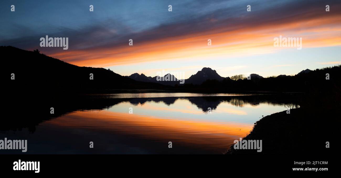 WY05004-01....WYOMING - coucher de soleil à l'Oxbow le long de la rivière Snake dans le parc national de Grand Teton. Banque D'Images