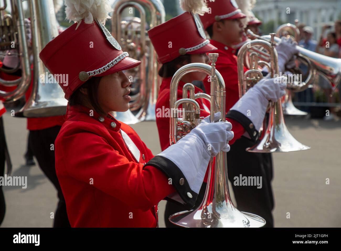 Moscou, Russie. 27th août 2022. Boonwattana School Marching Band participe au défilé du Festival international de musique militaire de la Tour Spasskaya 2022 au centre d'exposition VDNKh à Moscou, en Russie. Nikolay Vinokurov/Alay Live News Banque D'Images