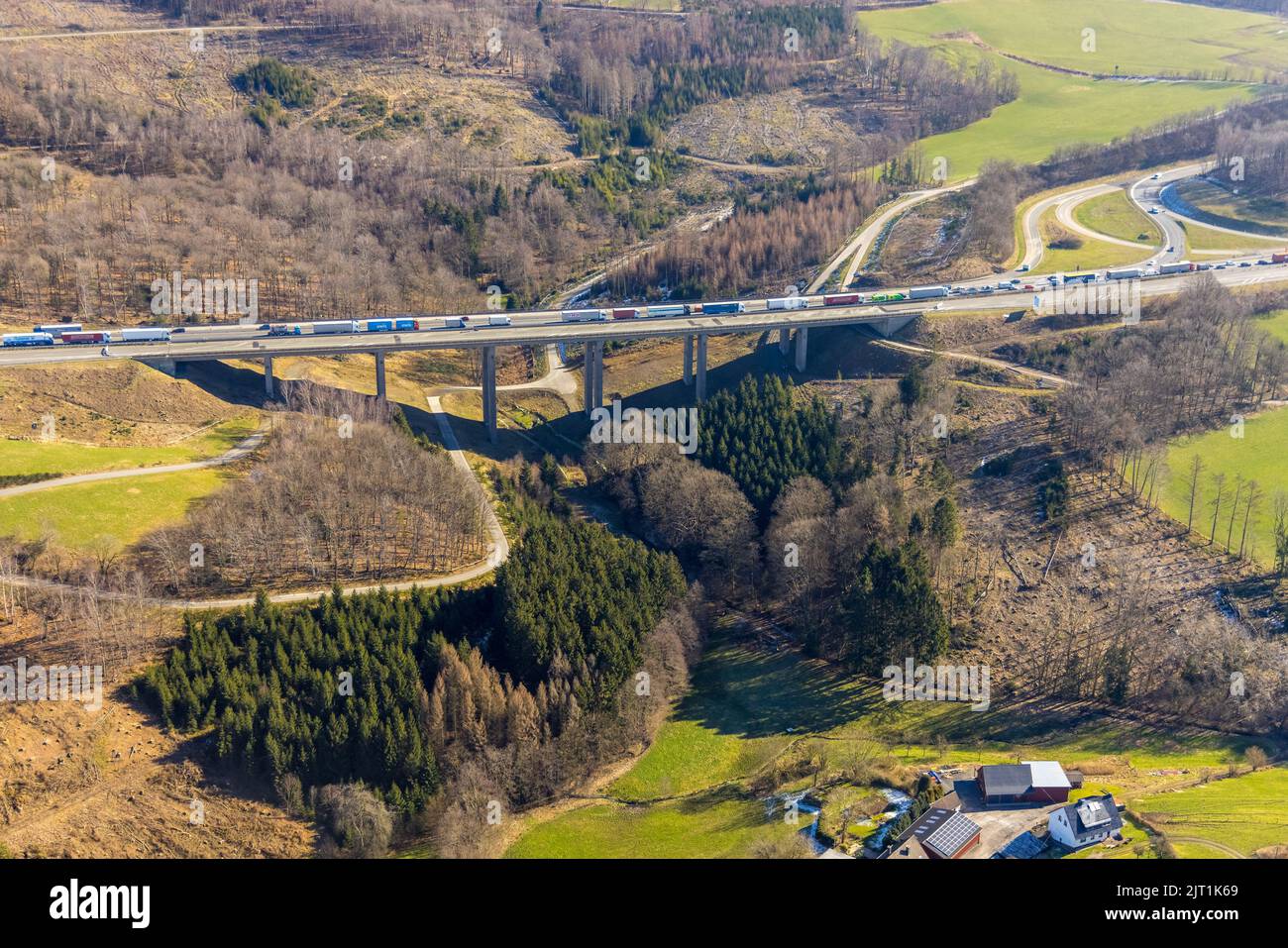 Pont autoroutier Sterbecke de l'autoroute A45 Sauerlandlinie, chantier de construction avec nouvelle construction et avec embouteillage de camions, Heedfeld, Schalksmühle Banque D'Images
