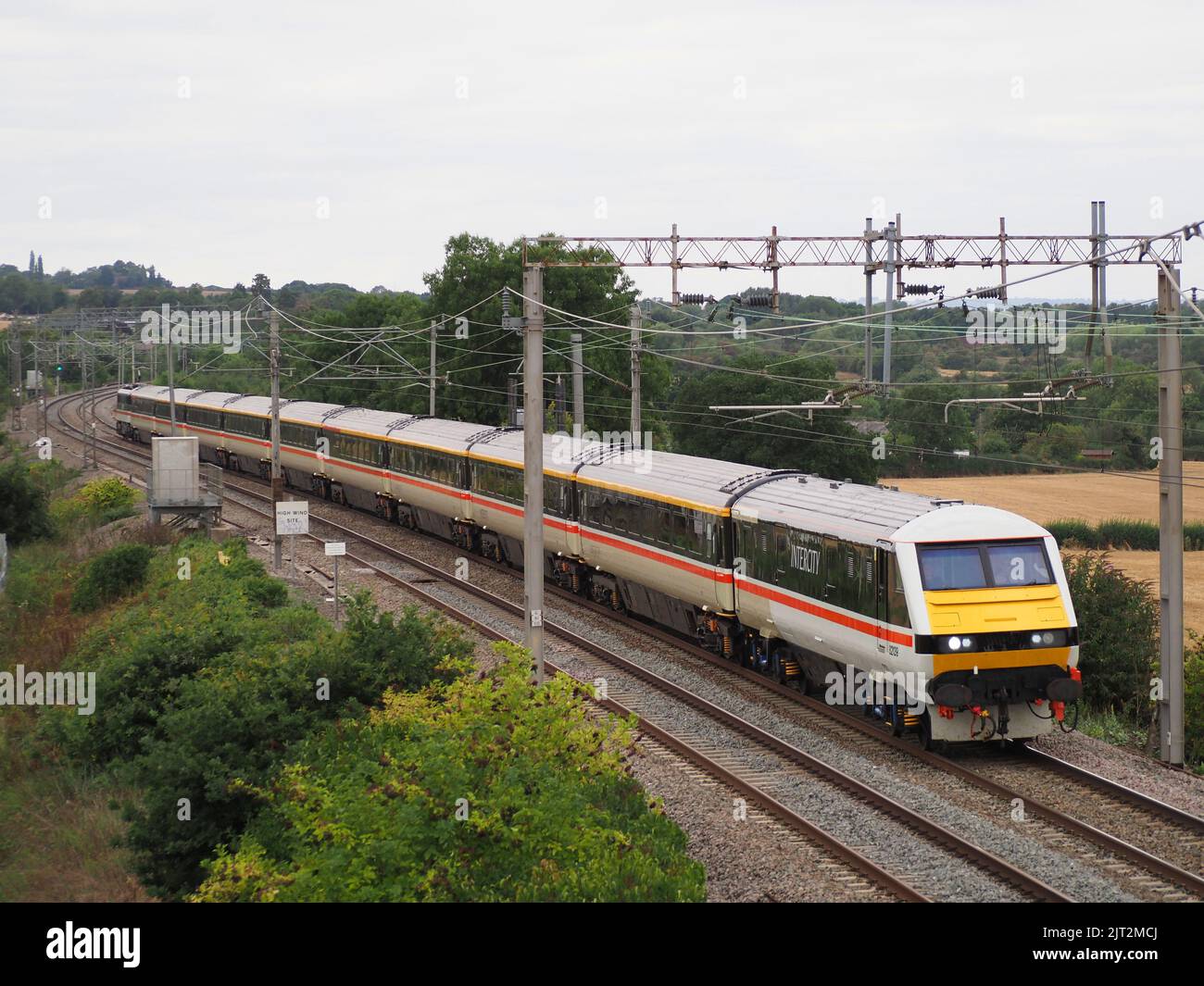 Locomotive Services Limited classe 87 Locomotive 87002 'Royal Sovereign' alimente un Euston de Londres à Manchester Picadilly Service, août 2022 Banque D'Images