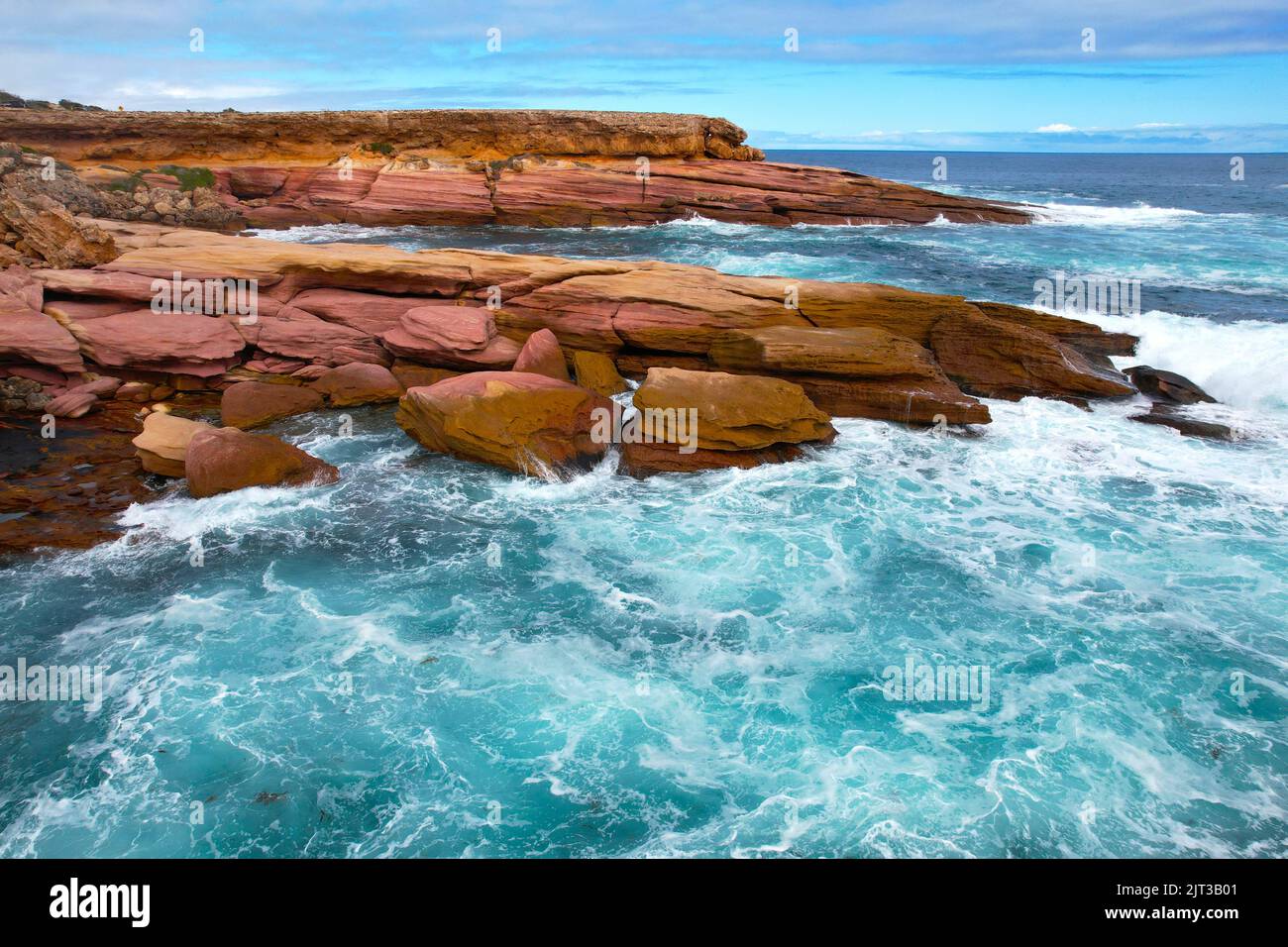 The Rocks aux grottes de Talia près d'Elliston, en Australie méridionale. Littoral et Geo spectaculaires et colorés. Les grottes de Malia offrent également 20 sites de camping dans le Bush. Banque D'Images