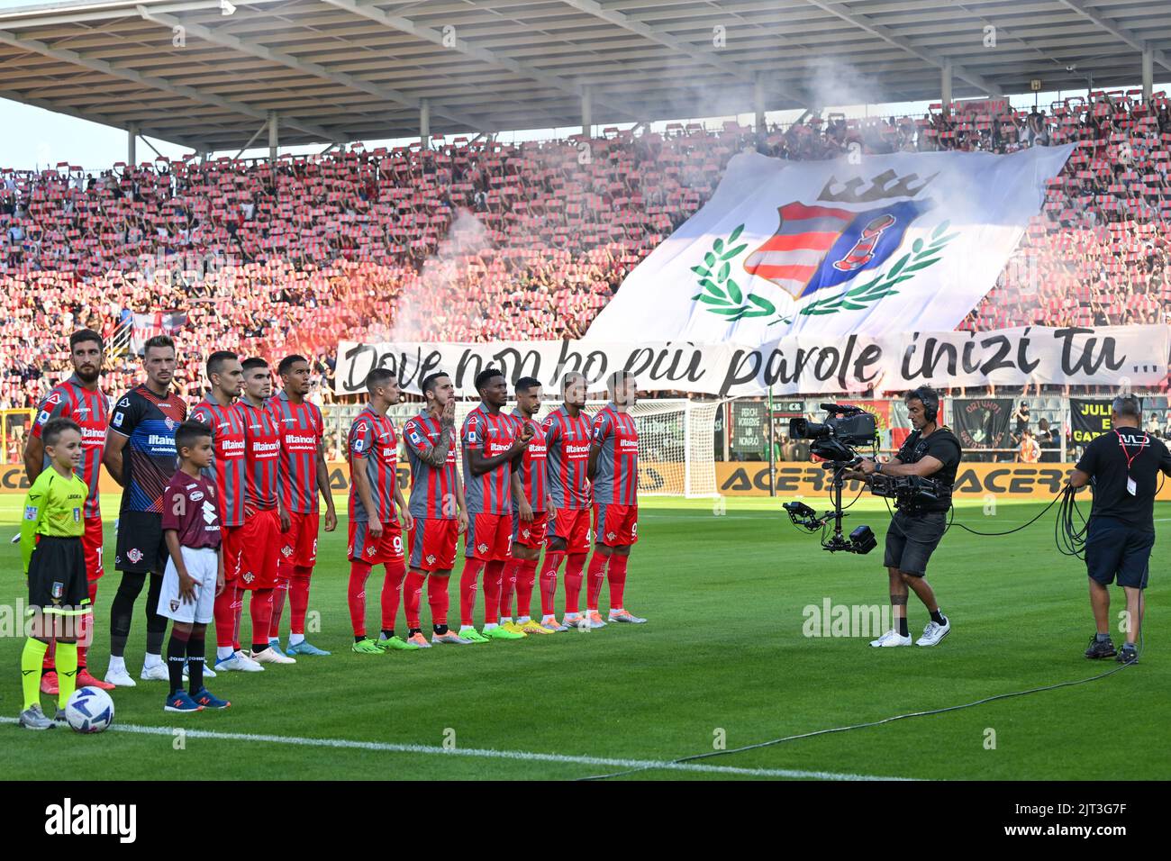 Cremona, Italie. 27th août 2022. Giovannii Zini Stadium, 27.08.22 US Cremonese pendant l'entrée dans le terrain avant la série Un match entre US Cremonese et Torino au stade Giovanni Zini à Cremona, Italia Soccer (Cristiano Mazzi/SPP) Credit: SPP Sport Press photo. /Alamy Live News Banque D'Images