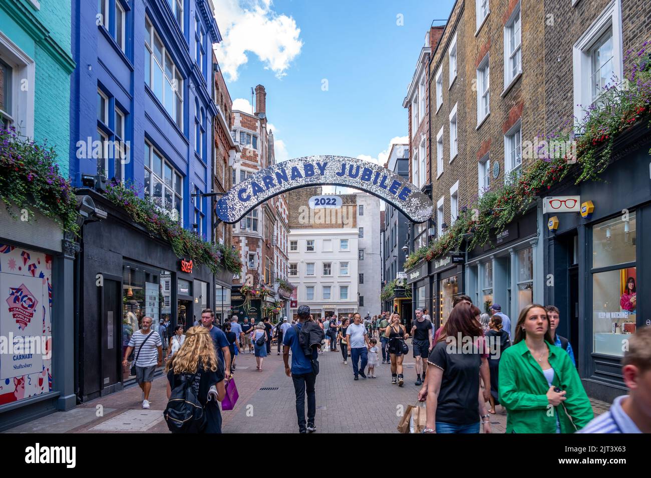 Londres, Royaume-Uni - 25 août 2022 : panneau dans le quartier de Carnaby Street, qui était célèbre en 1960s pour ses boutiques de mode indépendantes. Banque D'Images