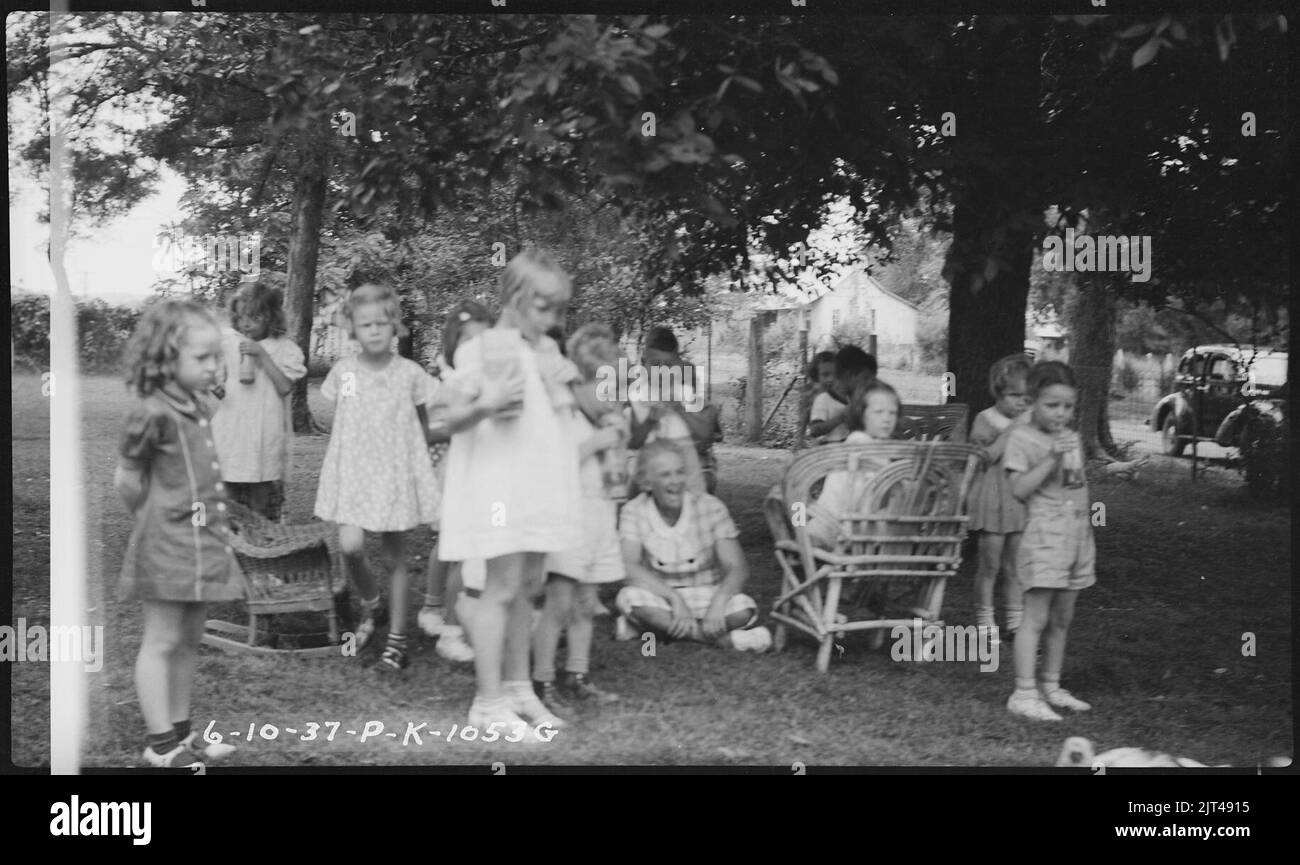 TVA School-Village ^1, maternelle classe de 1937 visite des produits laitiers Banque D'Images