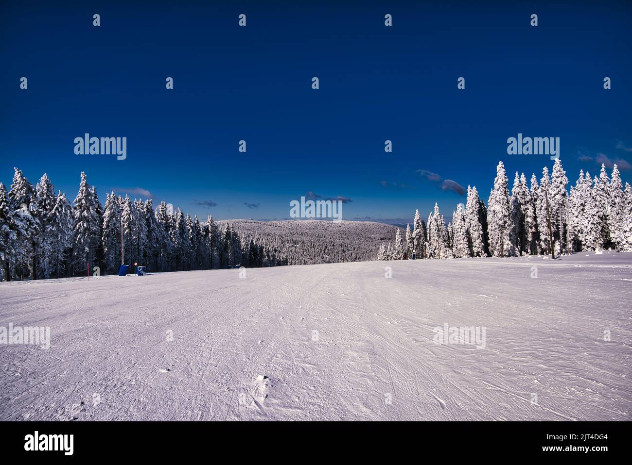 Station de ski à une journée ensoleillée Banque D'Images