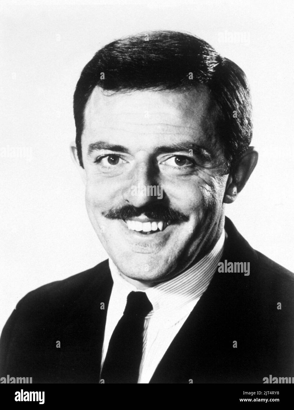 JOHN ASTIN DANS LA FAMILLE ADDAMS (1964). Crédit: FILMWAYS / Album Banque D'Images