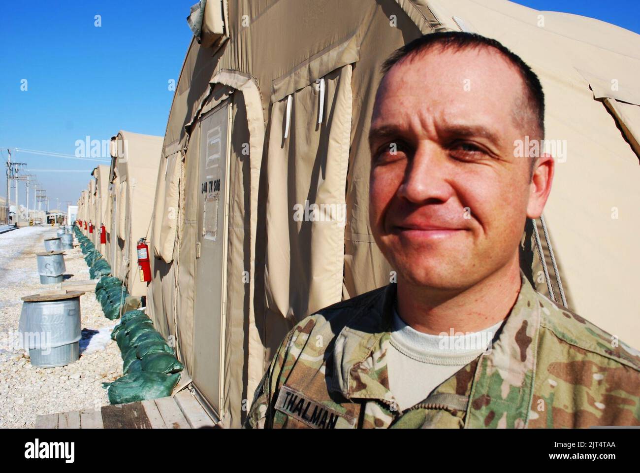 Sergent du commandement de l'armée américaine Maj. Avec la Garde nationale de l'armée de l'Utah, pose pour une photo au Camp Marmal, Afghanistan, le 11 janvier 2014 140111 Banque D'Images