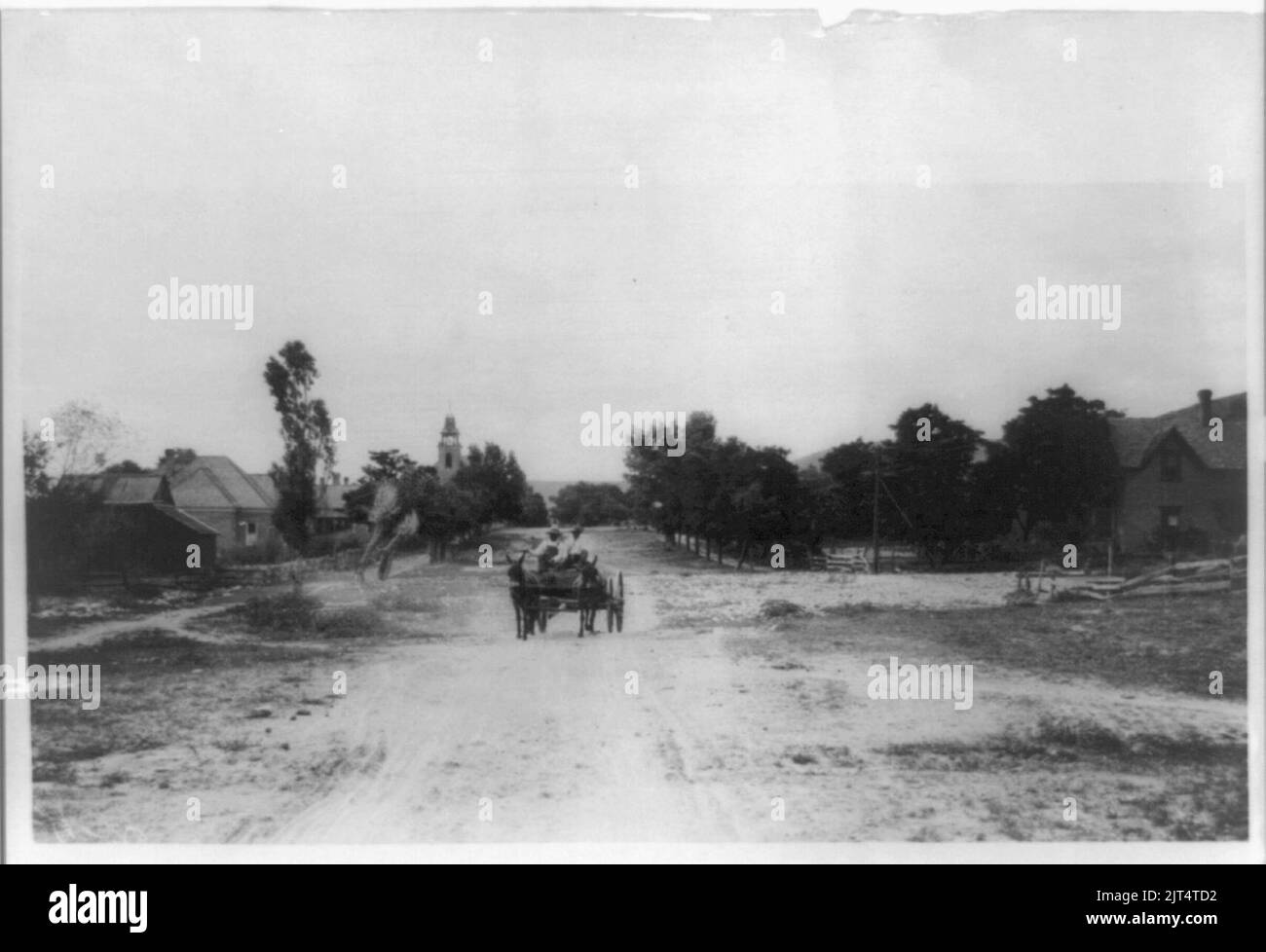 Expédition punitive de l'armée américaine après Villa, 1916- scène de rue dans la ville Mormon de Colonia Juarez, montrant deux hommes en wagon tiré par des mules Banque D'Images