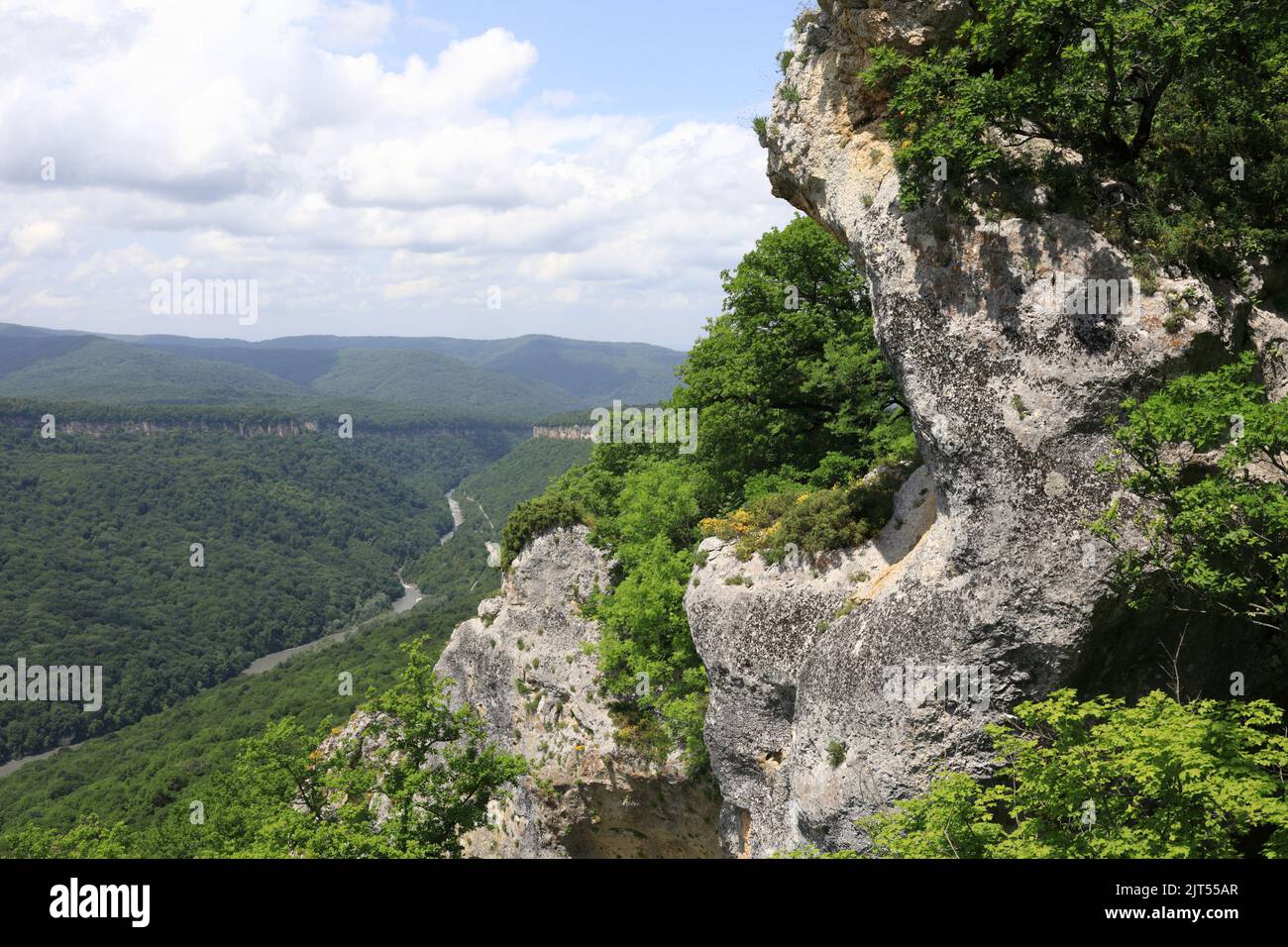 Vue sur le rocher de la crête d'una-koz dans l'ouest du Caucase, à Adygea Banque D'Images
