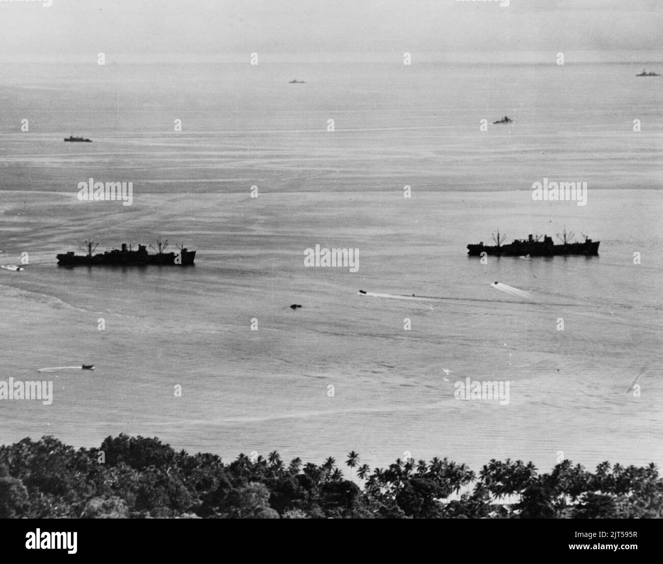 La Marine américaine transporte à l'ancre au large de Guadalcanal, le 4 novembre 1942 Banque D'Images