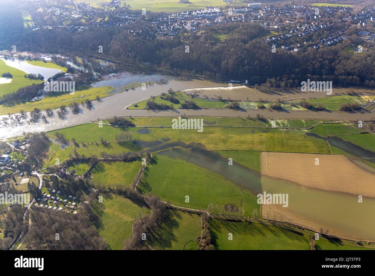 Vue aérienne, inondation et inondation de la rivière Ruhr avec des prairies inondées à la Leinsfad avec vue à Blankenstein dans le district de Stiepel à Bochum, Ruhr ar Banque D'Images