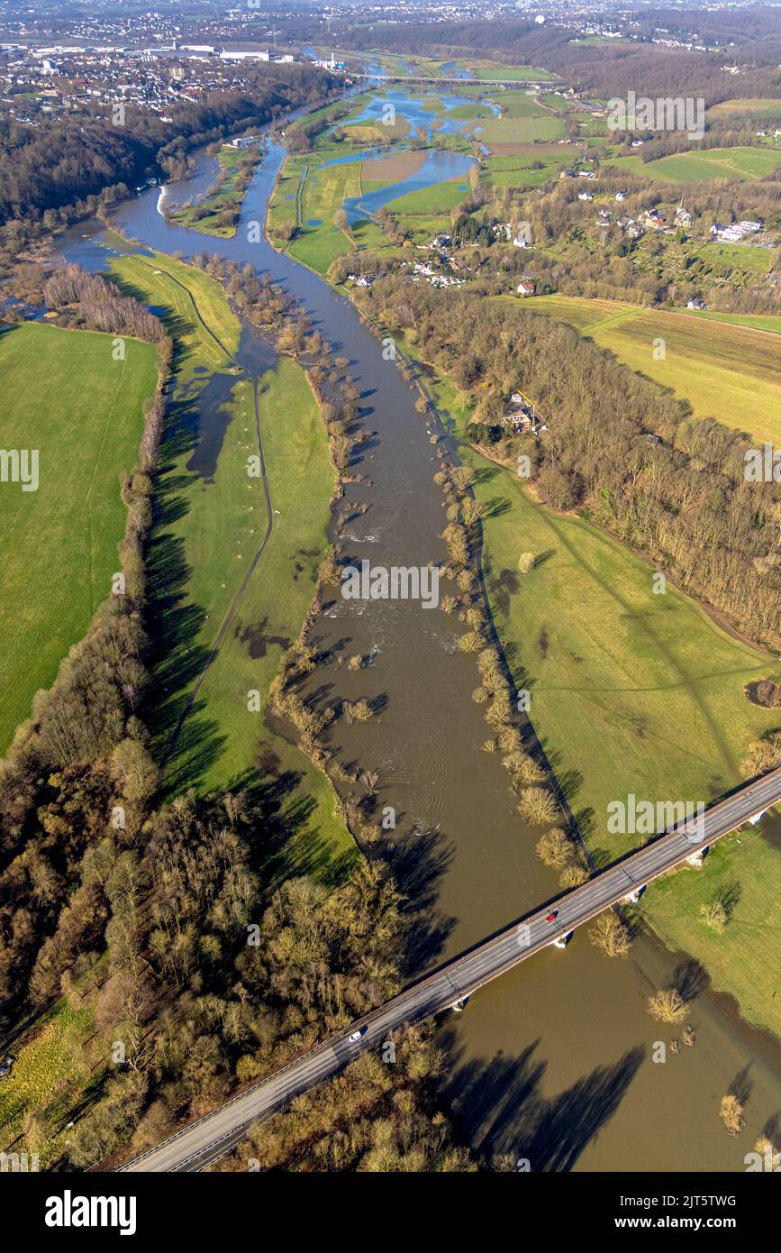 Vue aérienne, inondation et inondation de la rivière Ruhr et canal d'écluse avec les ouvrages d'eau Stiepel à Leinsfad dans le district Stiepel à Bochum, région de Ruhr, Nord RH Banque D'Images