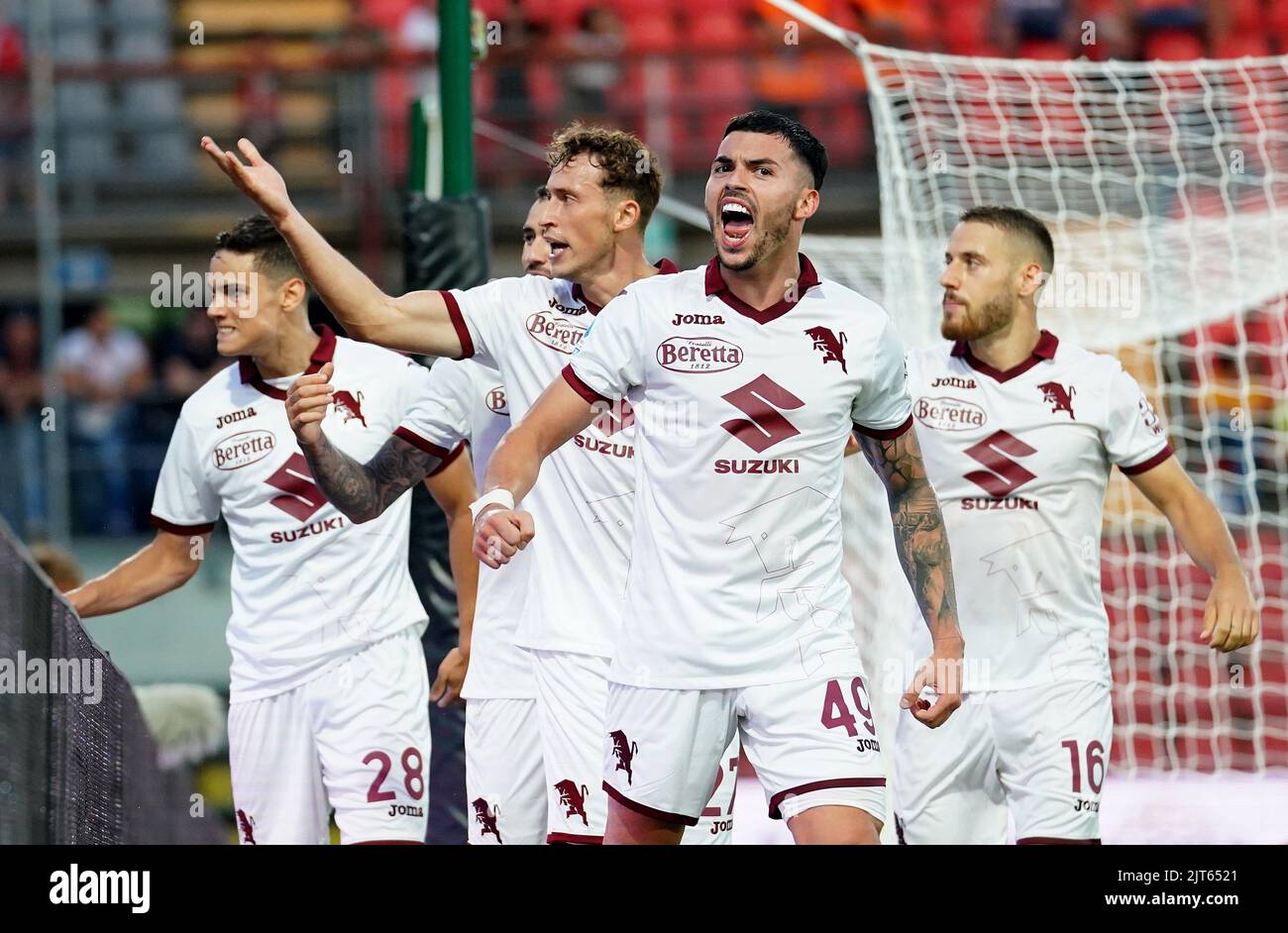 Foto Spada/Lapresse 27 Agosto 2022 - Cremona, Italia - sport, calcio - Cremonese vs Torino - Campionato italiano di calcio Serie A TIM 2022/2023 - Stadio Zini Nella foto: Esultanza dopo il gol 0-2 Nemania Radonjic 27 août 2022 Cremona , Italie - sport, calcio - Cremonese vs Torino- Italien Serie A Championnat de football 2022/2023 - Stade Zini. Dans le pic: Fête après avoir mis en valeur 0-2 Nemania Radonjic Banque D'Images