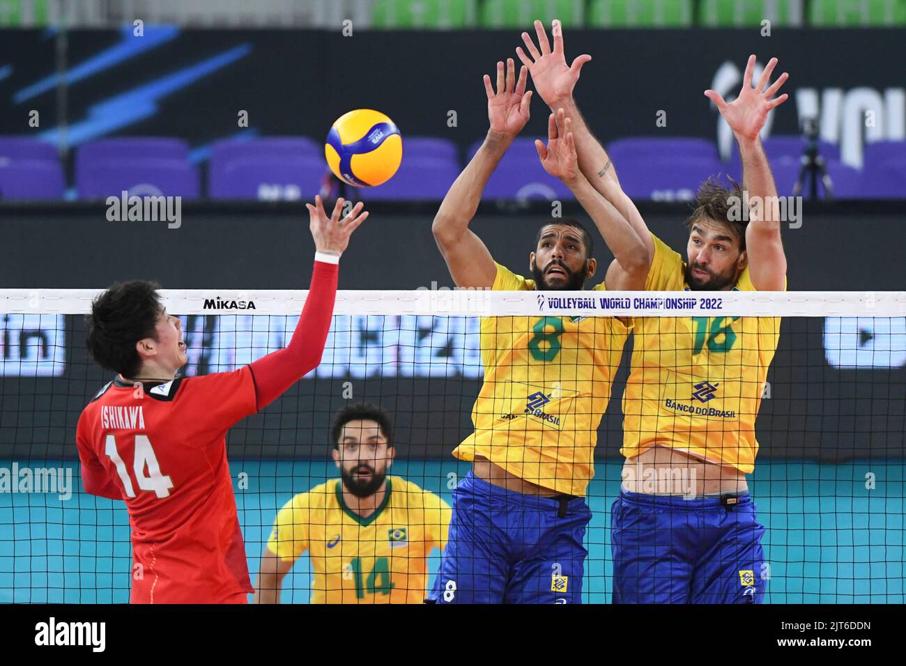 Yuki Ishikawa (Japon), Wallace de Souza, Lucas Saatkamp (Brésil). Championnat du monde de volleyball 2022. Banque D'Images