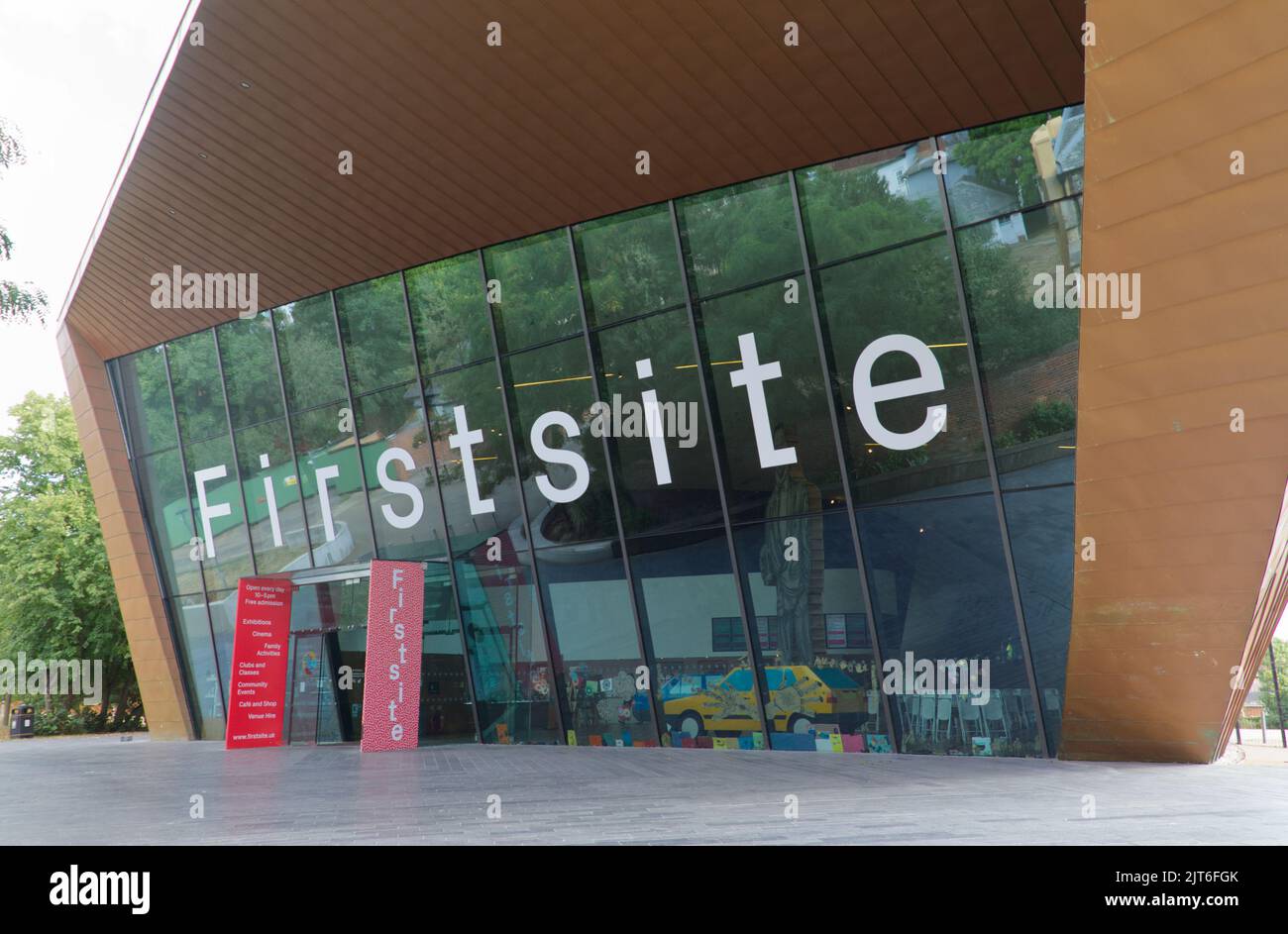 Firstsite Colchester, musée de l'année 2021 du fonds d'art. C'est une organisation d'arts visuels contemporains logée dans un bâtiment conçu par Rafael Vinoly Banque D'Images