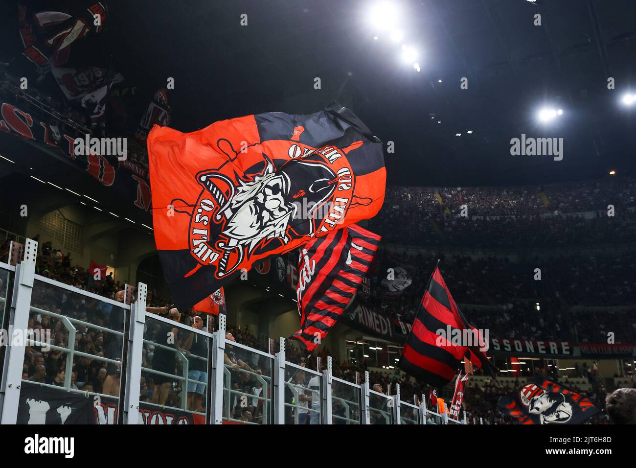 AC Milan supporters lors de la série Un match de football 2022/23 entre AC Milan et le FC de Bologne au stade Giuseppe Meazza, Milan, Italie sur 27 août 2022 Banque D'Images