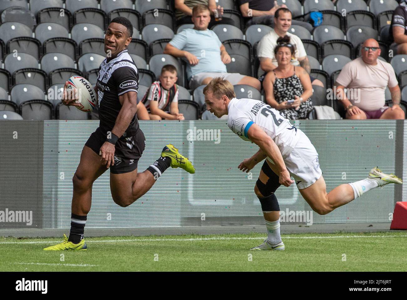 Mitieli Vulikijapani #25 du FC Hull s'éloigne d'Olly Ashe-Bott de Toulouse Banque D'Images