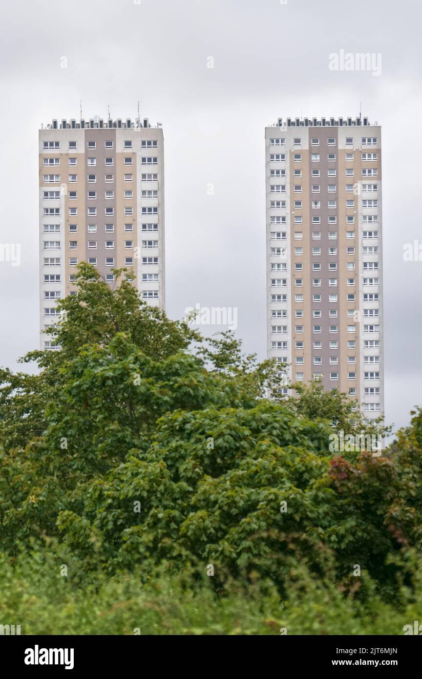 Les appartements du conseil dans les logements pauvres avec de nombreuses questions de protection sociale à Clydebank Banque D'Images