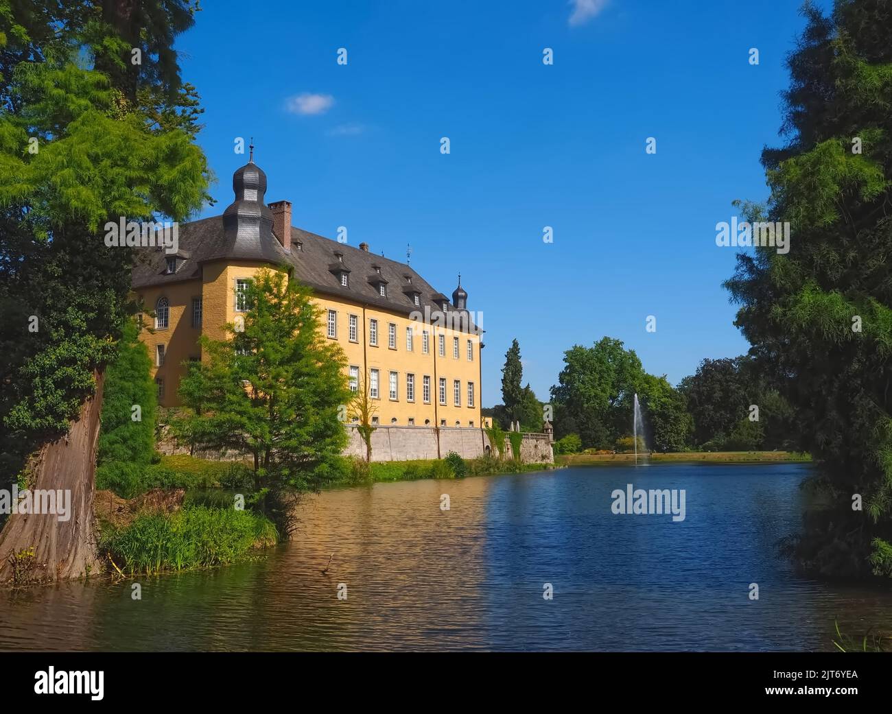 Beau château d'eau allemand Schloss Dyck Banque D'Images