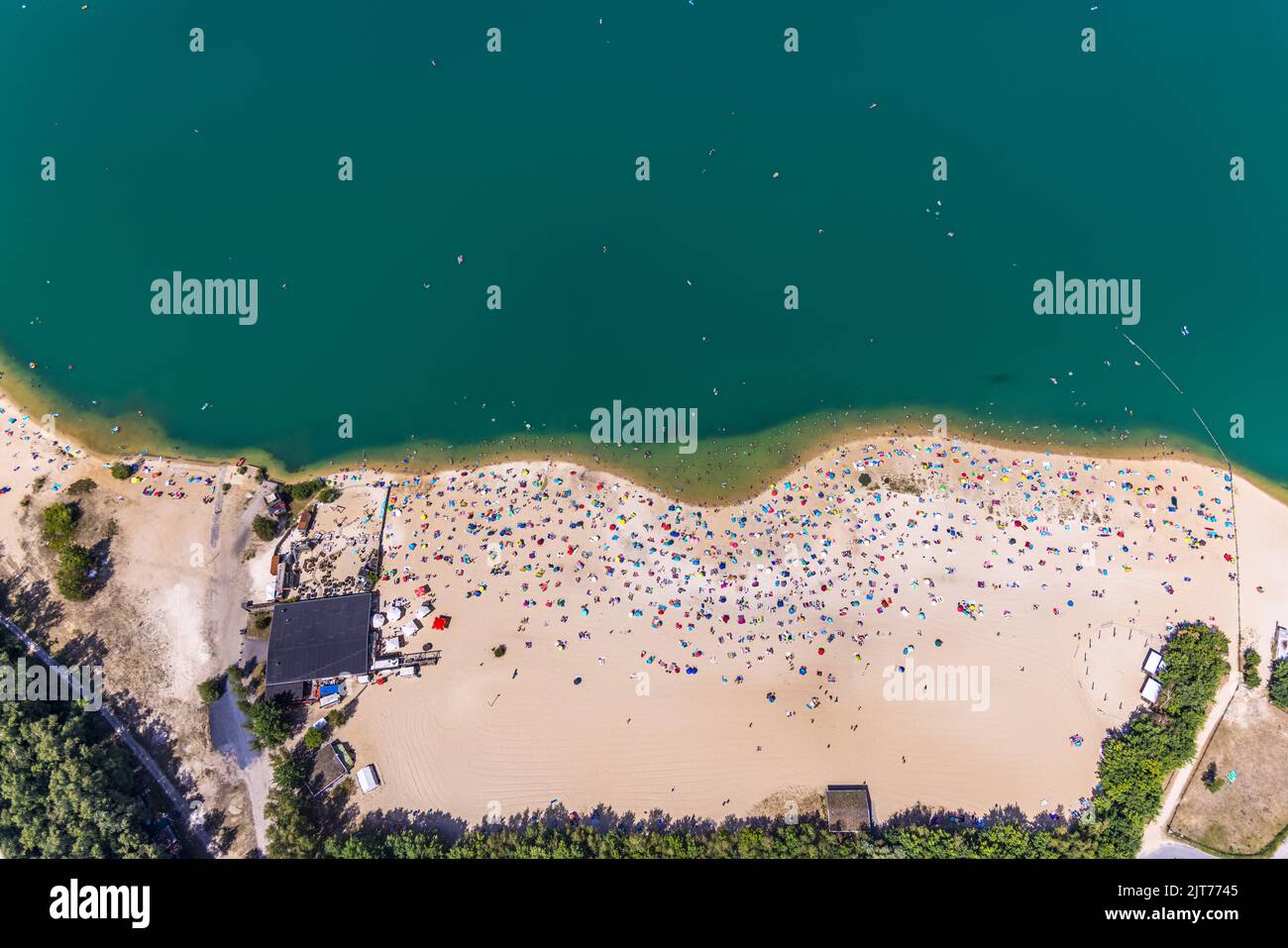 Vue aérienne baigneurs dans le lac d'argent Haltern près de Sythen, se précipitent à l'eau turquoise à plus de 30 degrés, Lehmbraken, Haltern am See, région de Ruhr, NOR Banque D'Images