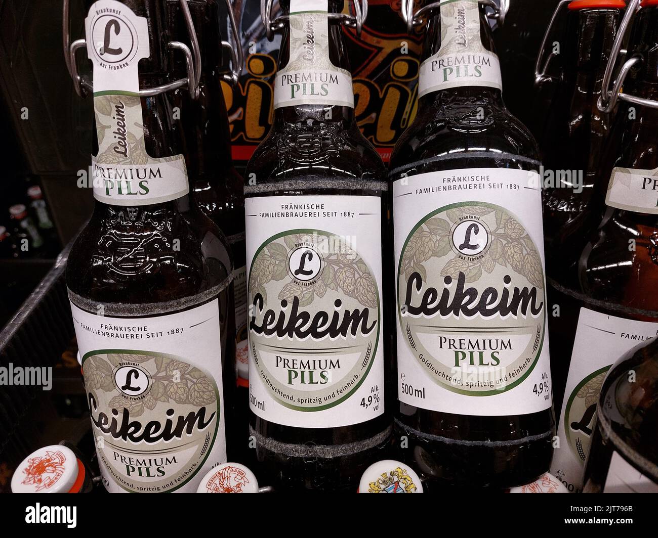 Les bouteilles de bière Leikeim Pils sont dans un supermarché Banque D'Images