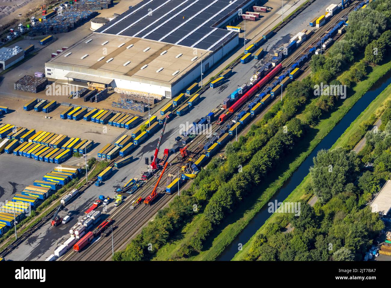 Luftbild, Güterzugunglück, Güterzug fährt beim Rangieren auf einen zweiten Güterzug auf, HERNE. Im Container-terminal Herne ist in der Nacht zu Freita Banque D'Images