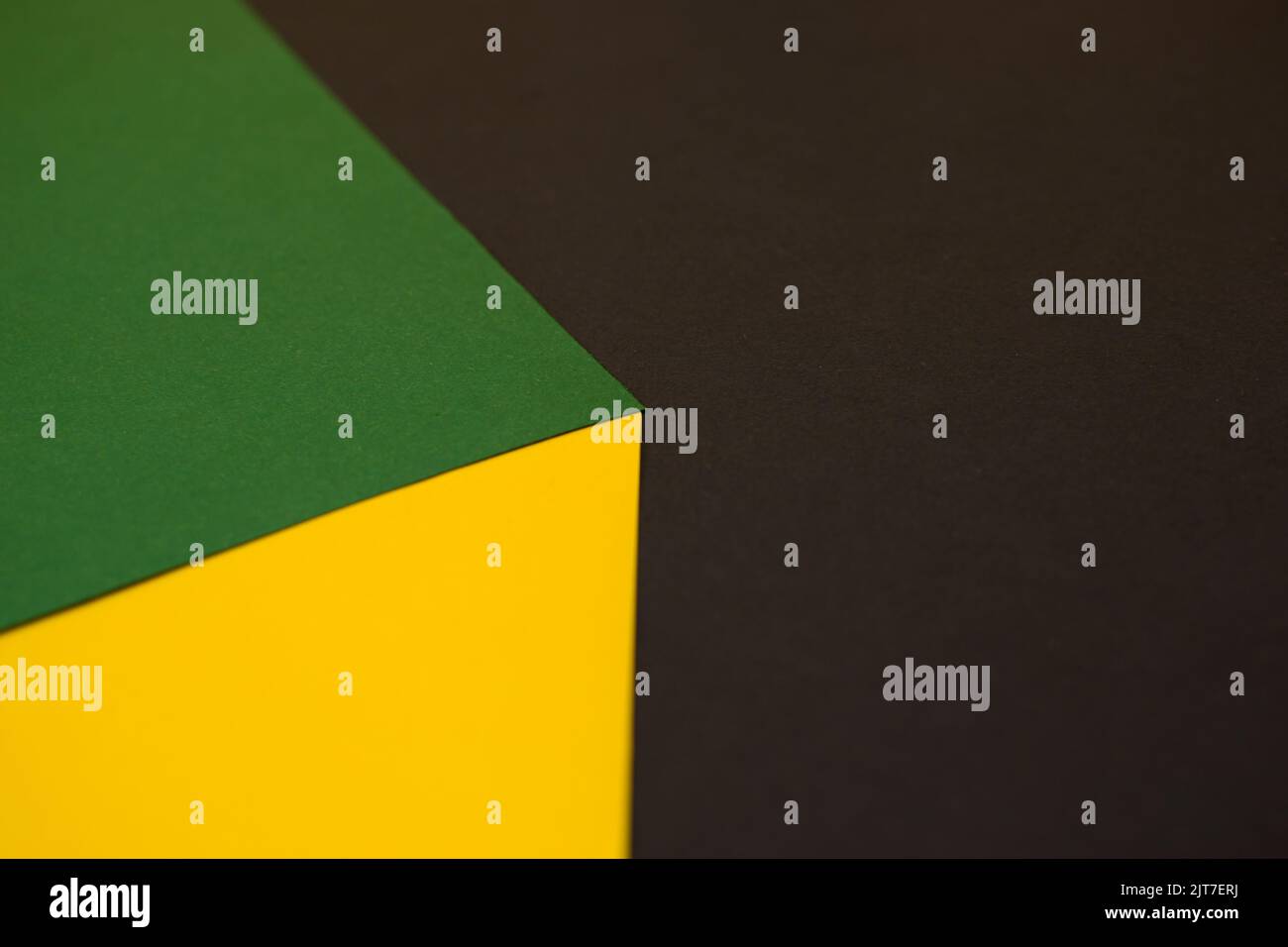3d illusion optique, cube vert et jaune sur fond noir Banque D'Images