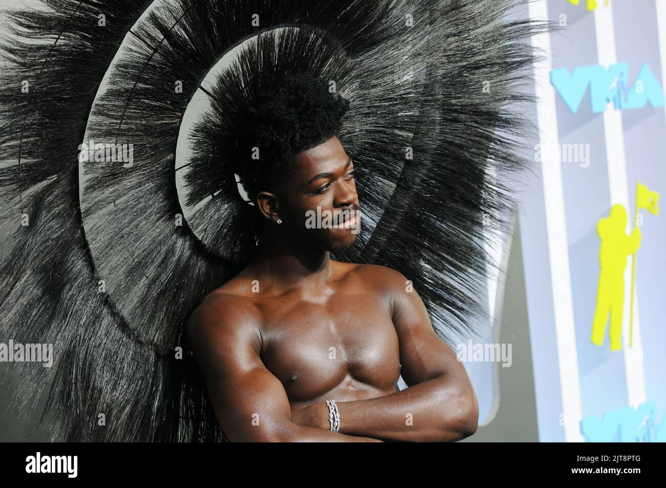 Lil NAS X marchant sur le tapis noir lors des MTV Video Music Awards 2022 qui se sont tenus au Prudential Center de Newark, New Jersey, sur 28 août 2022. (Photo par Efren Landaos/Sipa USA) Banque D'Images