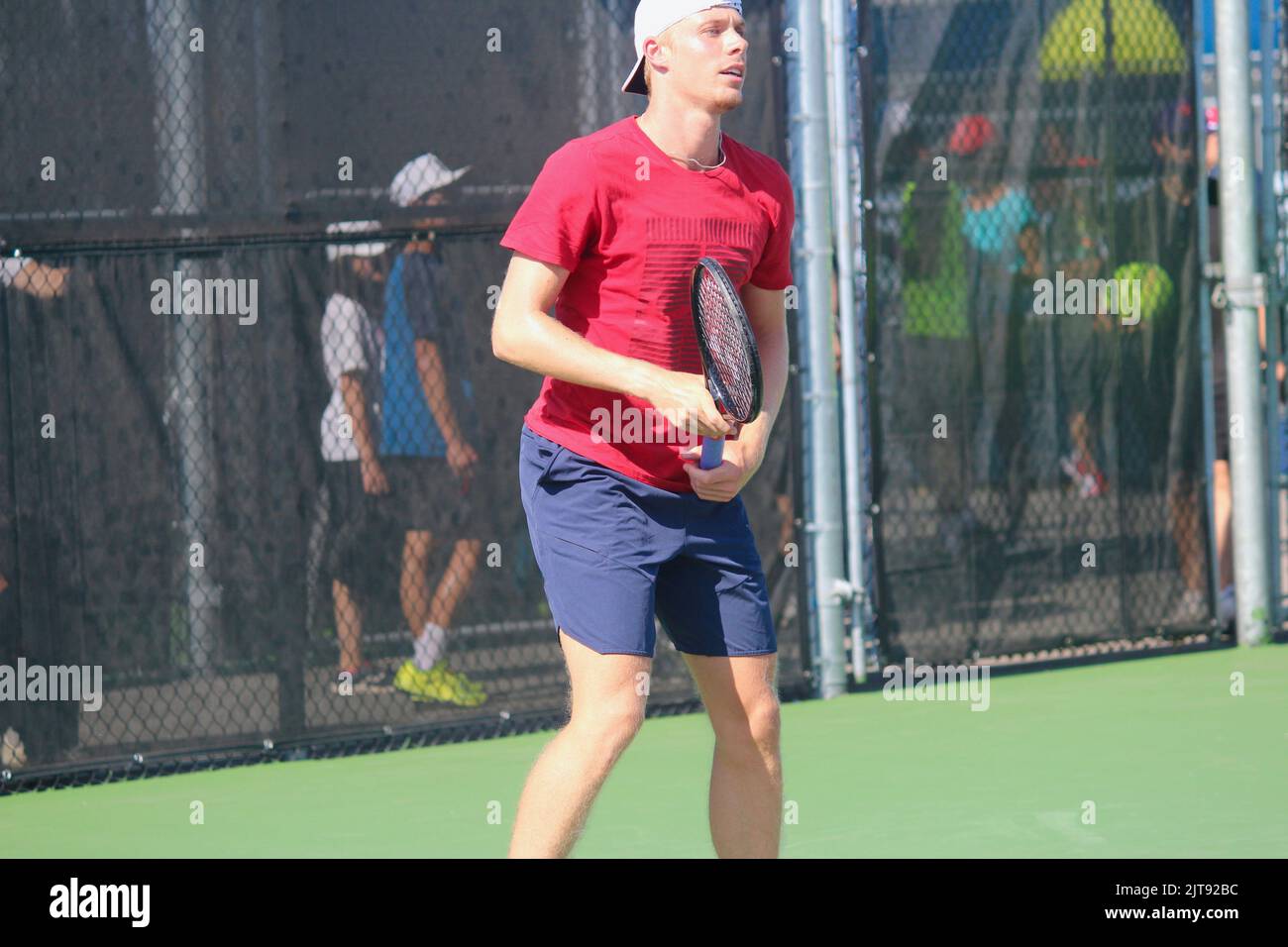 Denis Shapovalov, joueur canadien de tennis, qui pratique sur un terrain à l'Open de la Banque nationale à Montréal (Québec). 6 août 2022. Banque D'Images