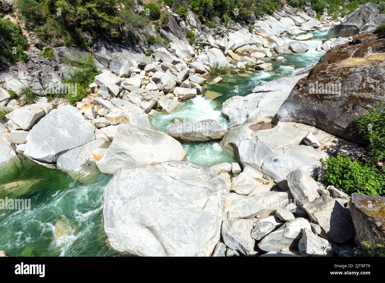 La rivière Yuba en Californie et son lit rocheux. Banque D'Images