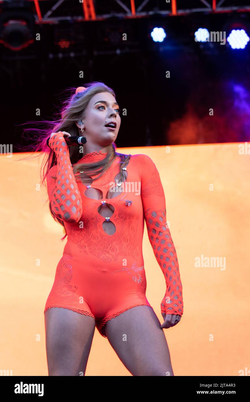 Becky Hill au Victorious Festival 2022. Southsea Common, Royaume-Uni. 28 août 2022. Crédit: Alamy Live News/Charlie Raven crédit: Charlie Raven/Alamy Live News Banque D'Images