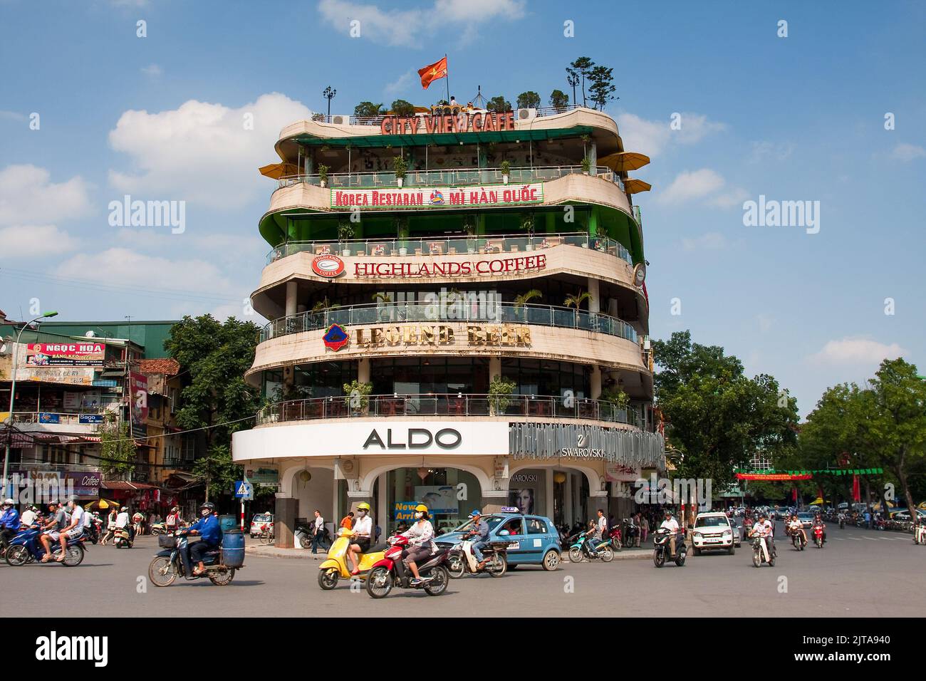 Vietnam, Hanoi Une sorte de centre commercial dans le centre de la ville. Banque D'Images