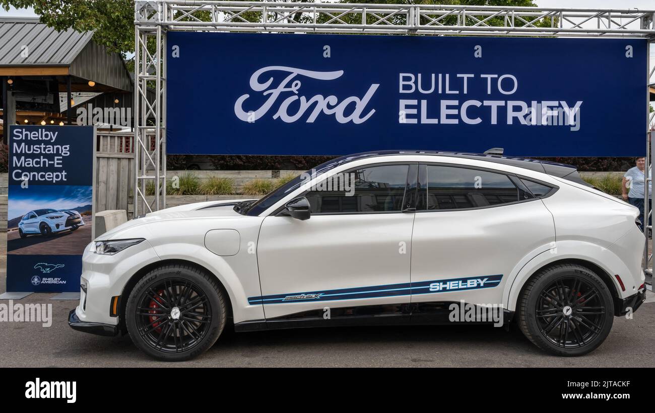 FERNDALE, MI/USA - 20 AOÛT 2022 : un vus concept Shelby Ford Mustang Mach-E à Mustang Alley sur la route Woodward Dream Cruise. Banque D'Images