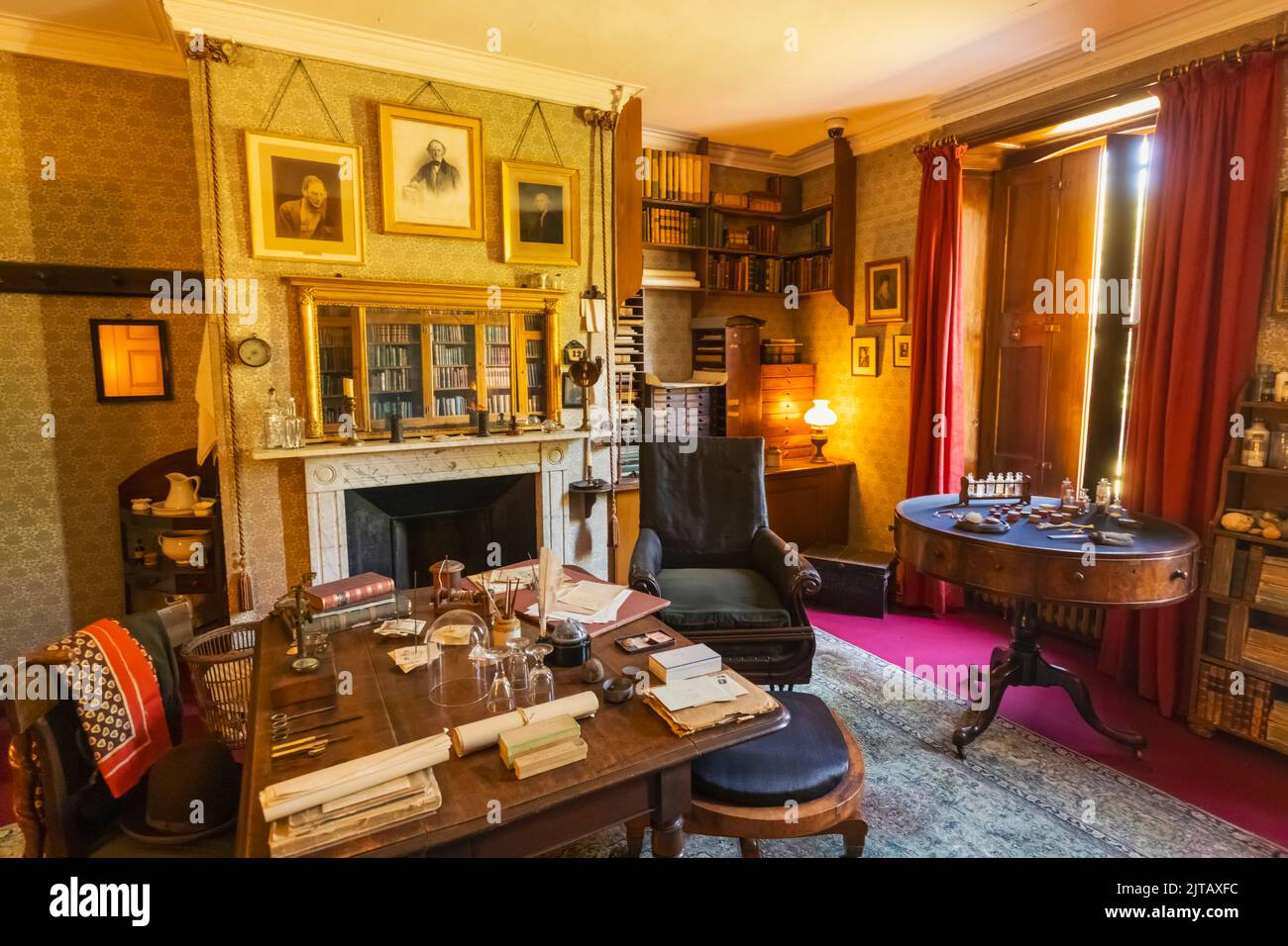 Angleterre, Londres, Bromly, Downe, Down House, L'ancien domicile du naturaliste anglais Charles Darwin, vue intérieure de l'étude Banque D'Images