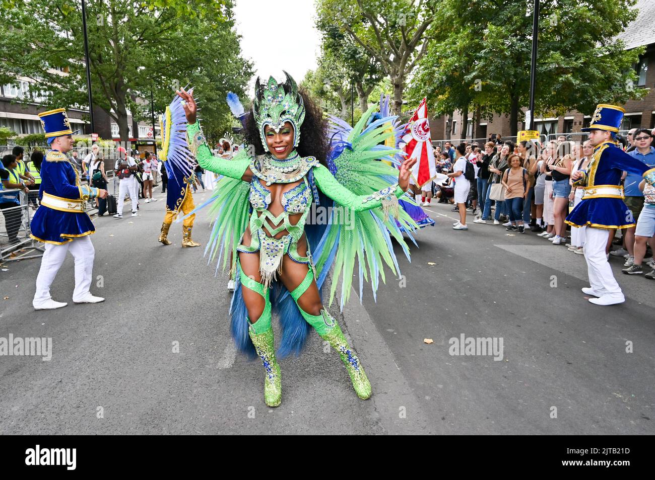 Londres, Royaume-Uni, 29/08/2022, Londres, Royaume-Uni. 29 août, London School of samba la première parade au Notting Hill Carnaval 2022 de belles personnes de carnaval, une excellente cuisine et une communauté très paisible pour tous à apprécier. Banque D'Images