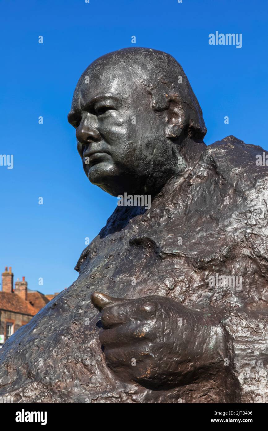 Angleterre, Kent, Westerham, la statue de Winston Churchill Banque D'Images