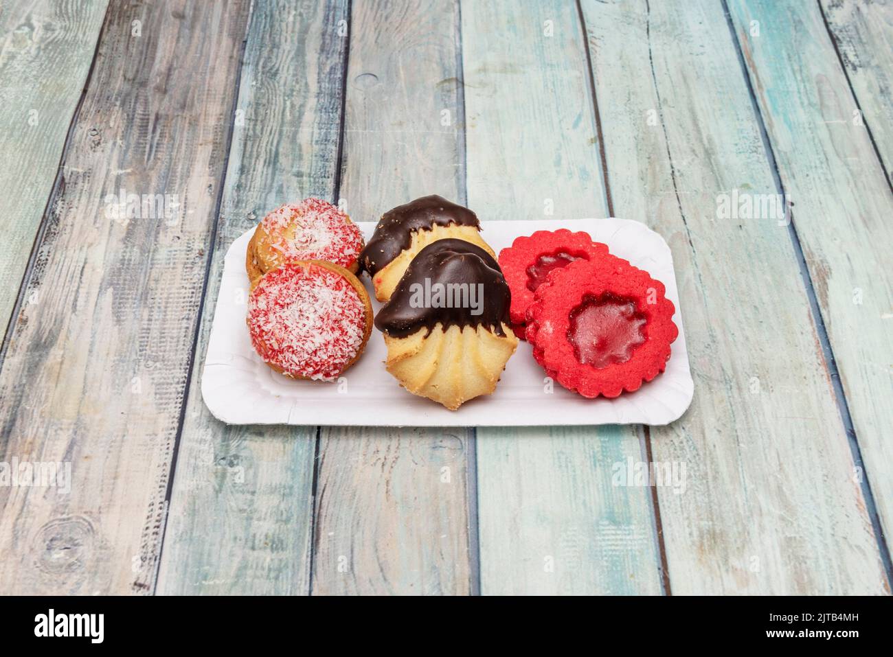 Les pâtisseries sèches sont une spécialité de confiserie, ce sont de petits biscuits cuits au four, faits avec une pâte à base de farine, beurre, oeufs, et sucre ou sal Banque D'Images