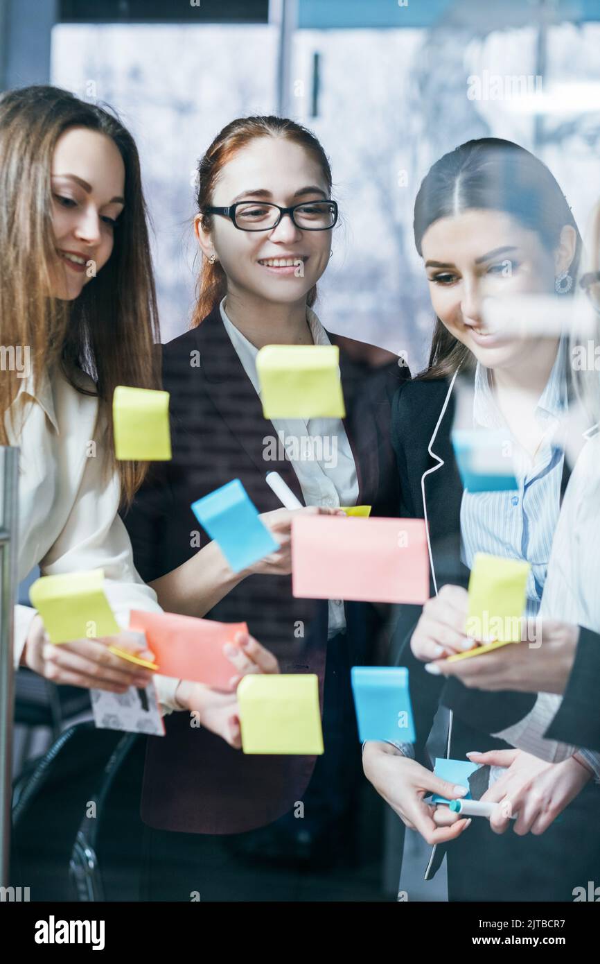 brainstorming de l'équipe commerciale stratégie réussie Banque D'Images