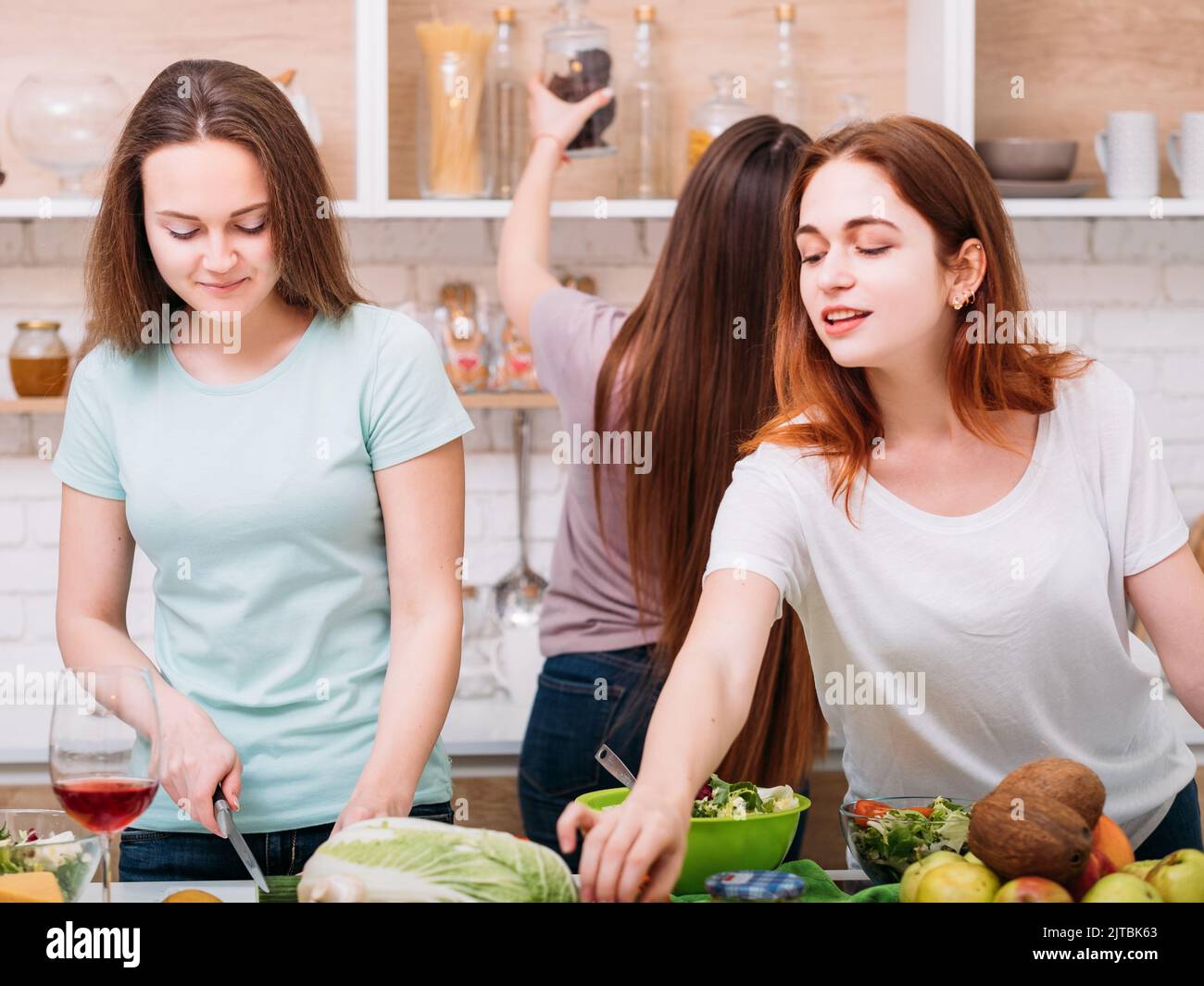 accueil cuisine loisirs soirée détente femmes Banque D'Images