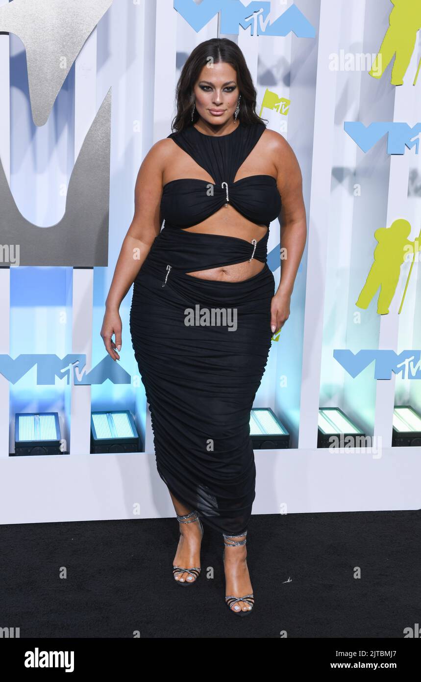 Ashley Graham assiste aux 2022 VMA de MTV au Prudential Centre on 28 ...