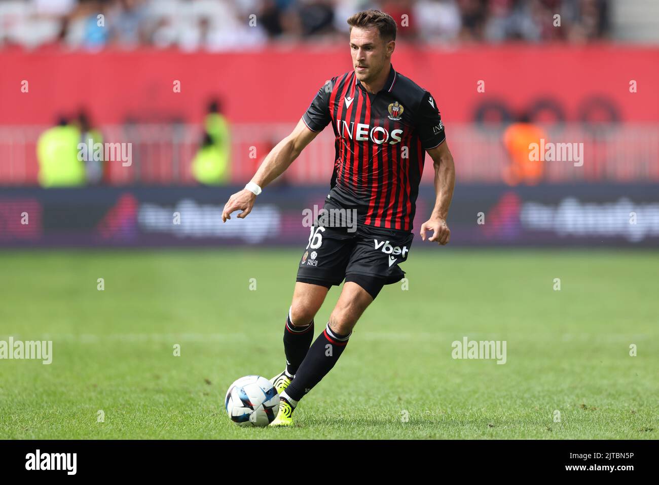 Nice, France, le 28th août 2022. Aaron Ramsey de l'OGC Nice lors du match Uber Eats Ligue 1 au stade Allianz Riviera, à Nice. Le crédit photo devrait se lire: Jonathan Moscrop / Sportimage Banque D'Images