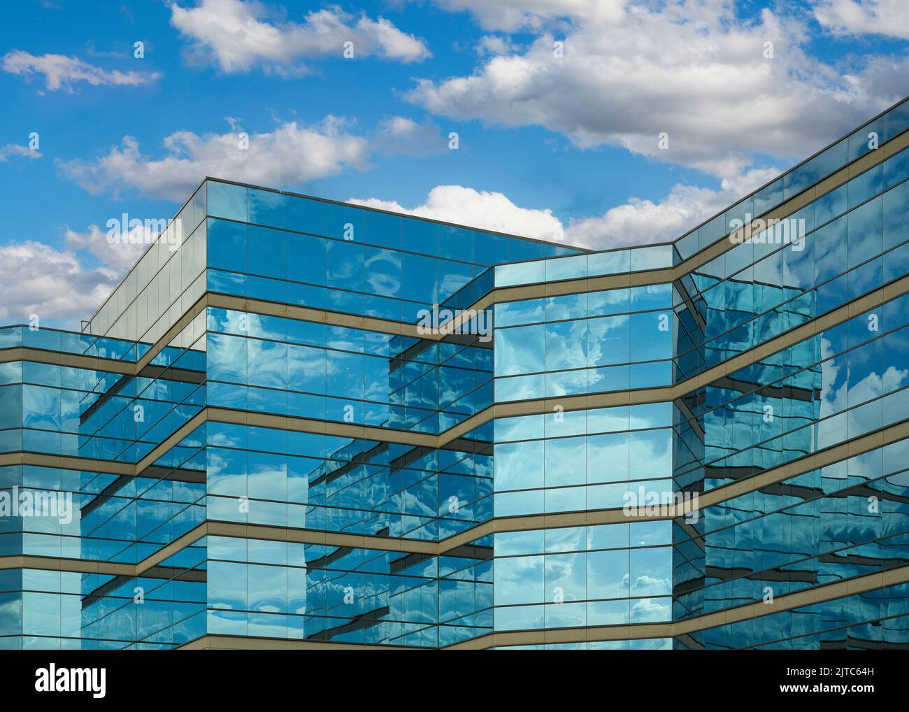Bâtiment moderne de bureau réfléchissant bleu verre (Briargate Office Center) à Colorado Springs, Colorado Banque D'Images