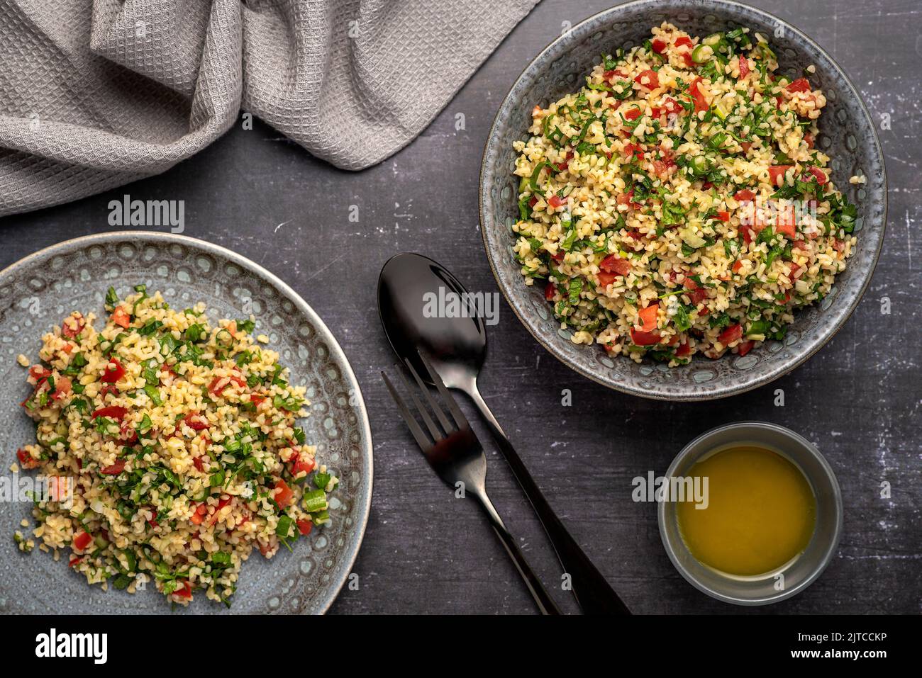 Photographie alimentaire de la salade tabouleh, bulgur, persil, menthe, tomate Banque D'Images