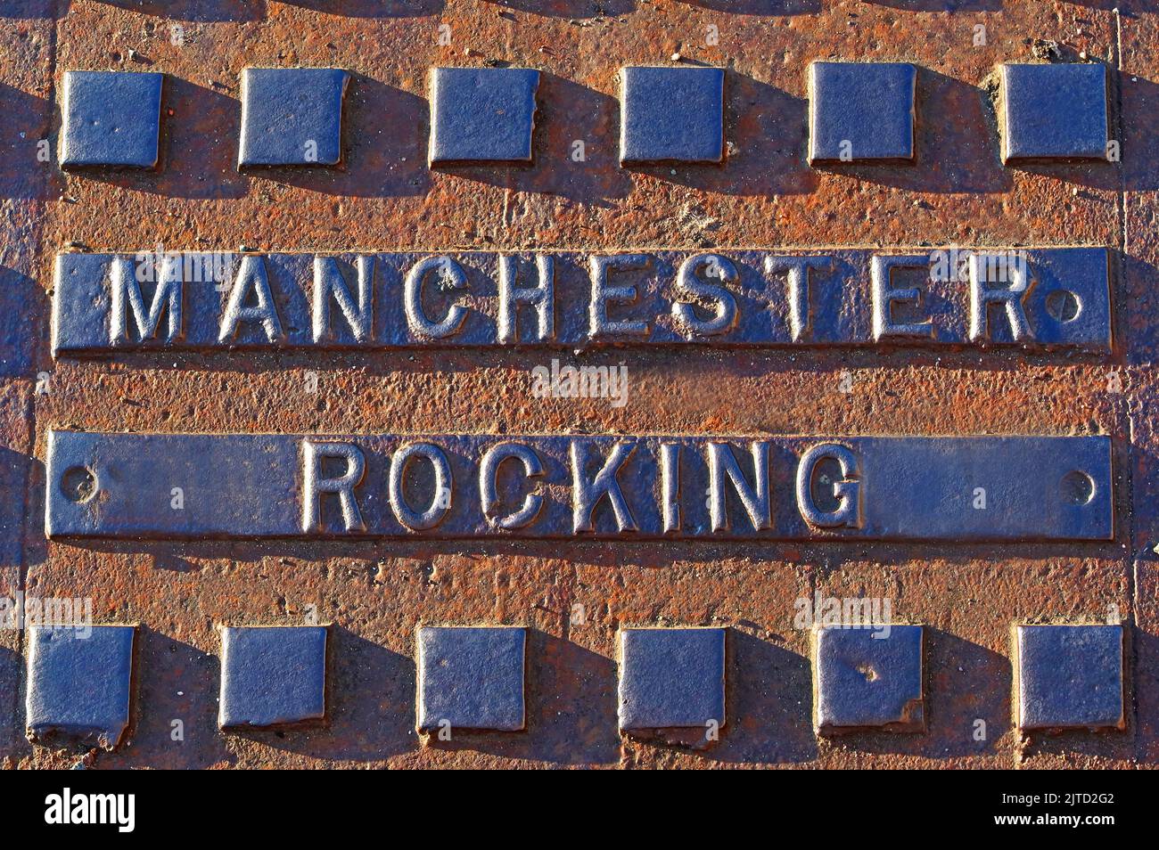 Manchester rocking en acier de la grille de rue, centre ville de Manchester, NQ4, quartier nord, Lancashire, Angleterre, Royaume-Uni, M1 Banque D'Images