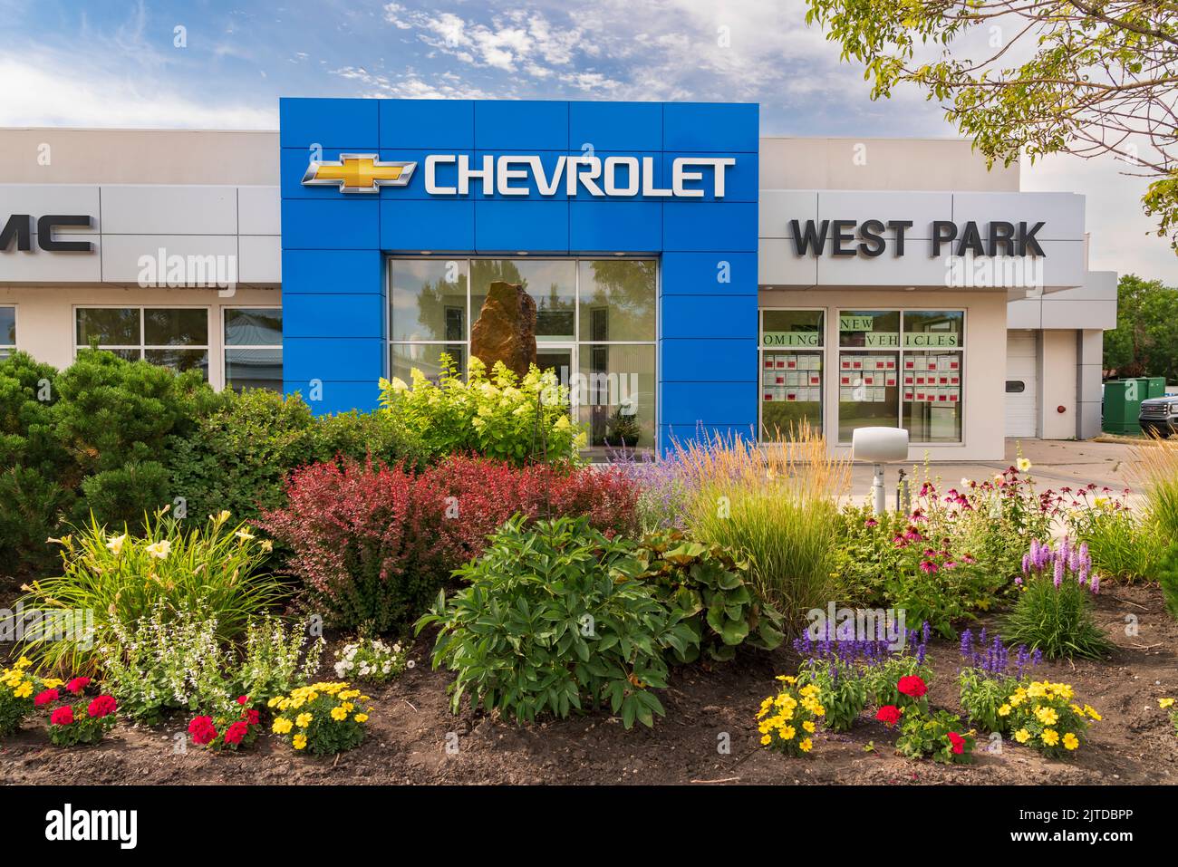 Le bâtiment de l'établissement concessionnaire de West Park Motors à Altona, Manitoba, Canada. Banque D'Images