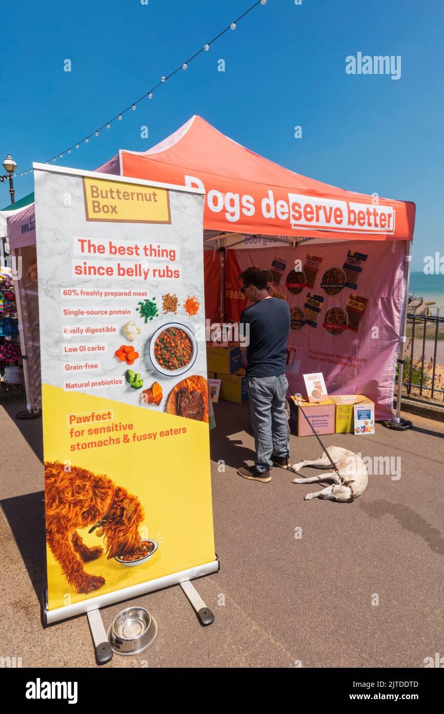 Angleterre, Kent, Broadescaliers, Broadescaliers Beach, marché en front de mer, Boîte de butternut promotion des repas sains pour les chiens Banque D'Images
