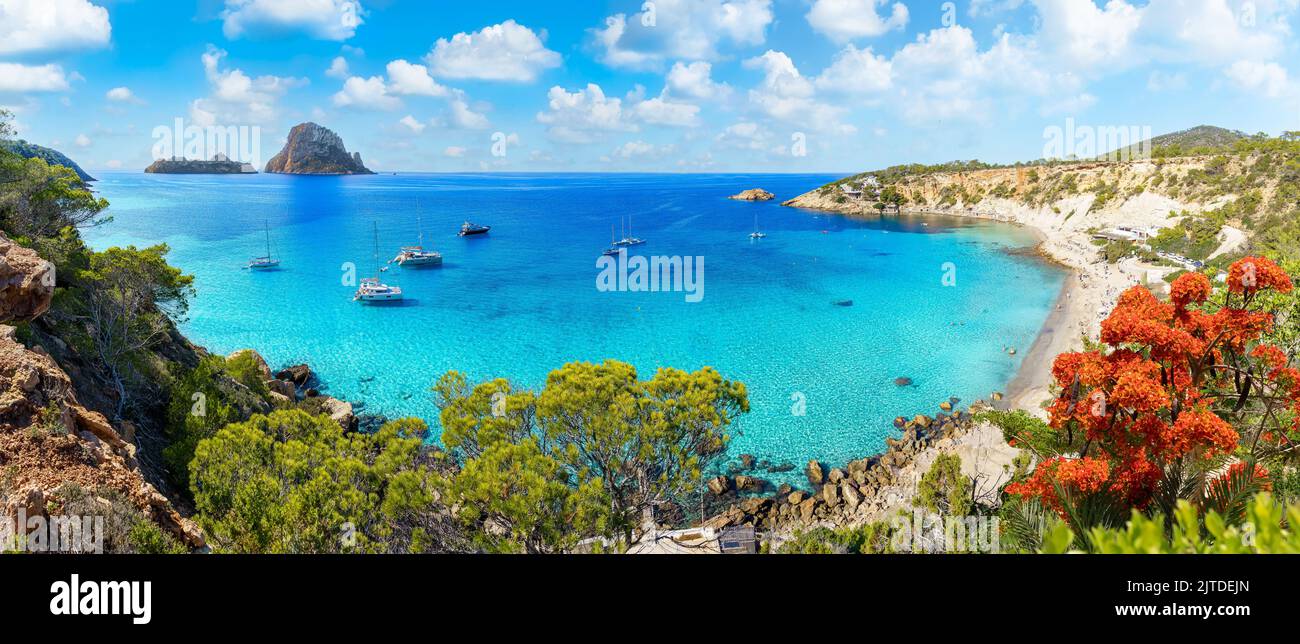 Paysage avec Cala d’Hort, îles d’Ibiza, Espagne Banque D'Images