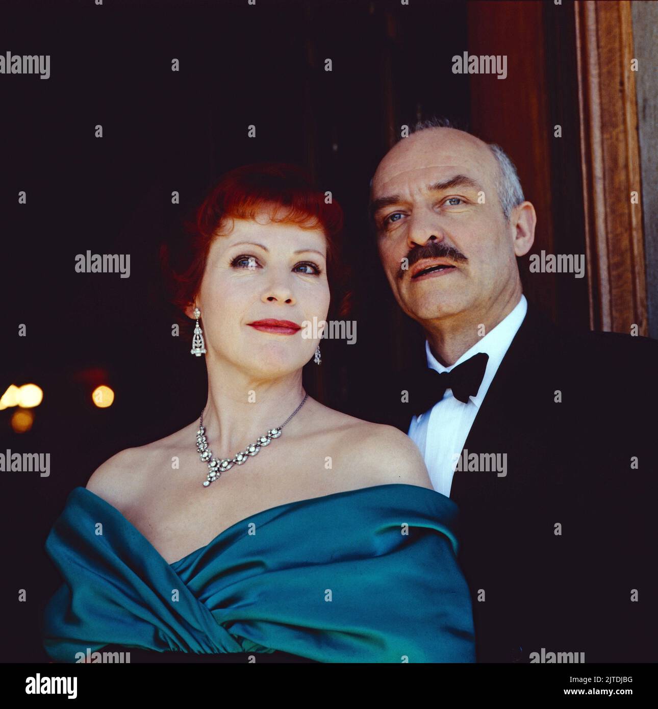 Tassilo - Ein Fall für sich, ZDF Krimi-Serie, Regie: Hajo Gies, Deutschland, 1991, Folge 6: HUNDET Jahre Blickle, Szene: Renate Schroeter, Charles Brauer. Tassilo - Ein Fall fuer sich, série de crimes télévisés, réalisé par Hajo Gies, Allemagne, 1991, épisode 6: HUNDERT Jahre Blickle, scène: Renate Schroeter, Charles Brauer Banque D'Images