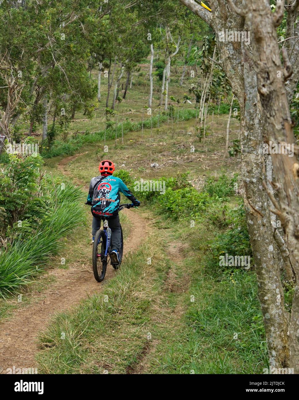 Les gens qui font du vélo tout-terrain à Trenggalek, Java-est, Indonésie - 24 août 2022 Banque D'Images